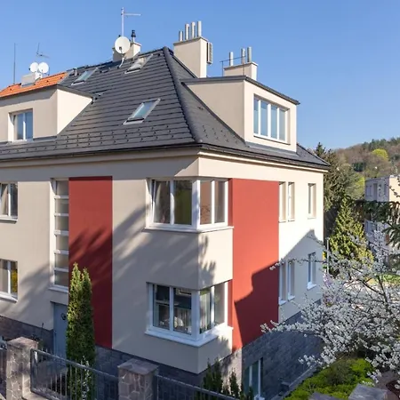 2+kk, 50 M2 V Klidne Lokalite. 10 Min Od Centra Prahy. プラハ