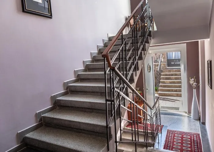 Appartement 2+kk, 50 M2 V Klidne Lokalite. 10 Min Od Centra Prahy. *