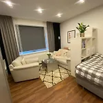 2+kk, 50 M2 V Klidne Lokalite. 10 Min Od Centra Prahy. Διαμέρισμα Πράγα