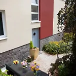 2+kk, 50 M2 V Klidne Lokalite. 10 Min Od Centra Prahy.