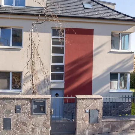 Apartamento 2+kk, 50 M2 V Klidne Lokalite. 10 Min Od Centra Prahy. Praga