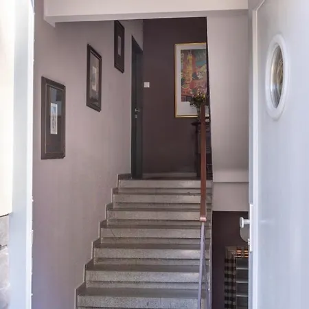 Daire 2+kk, 50 M2 V Klidne Lokalite. 10 Min Od Centra Prahy.