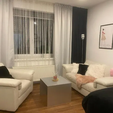 2+kk, 50 M2 V Klidne Lokalite. 10 Min Od Centra Prahy. Daire