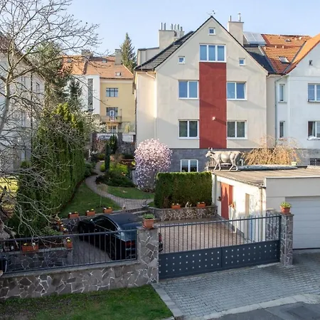 Daire 2+kk, 50 M2 V Klidne Lokalite. 10 Min Od Centra Prahy. Prag