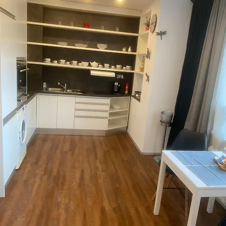 2+kk, 50 M2 V Klidne Lokalite. 10 Min Od Centra Prahy. Daire Prag
