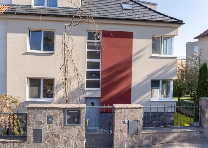 Apartament 2+kk, 50 M2 V Klidne Lokalite. 10 Min Od Centra Prahy. Praga