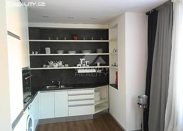 2+kk, 50 M2 V Klidne Lokalite. 10 Min Od Centra Prahy. *