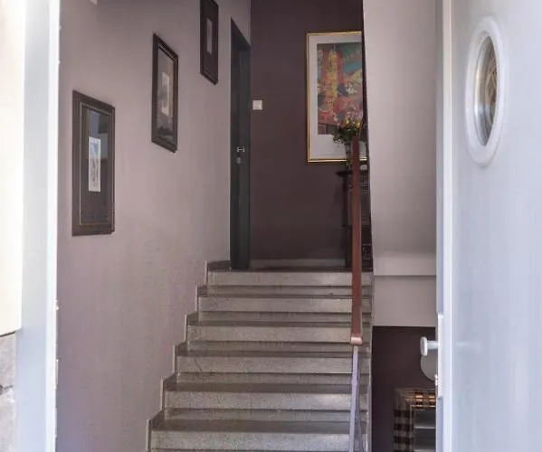 Apartament 2+kk, 50 M2 V Klidne Lokalite. 10 Min Od Centra Prahy.