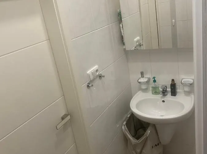Apartament 2+kk, 50 M2 V Klidne Lokalite. 10 Min Od Centra Prahy. Praga