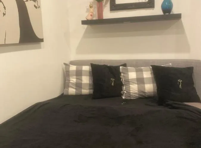 Apartament 2+kk, 50 M2 V Klidne Lokalite. 10 Min Od Centra Prahy. Praga