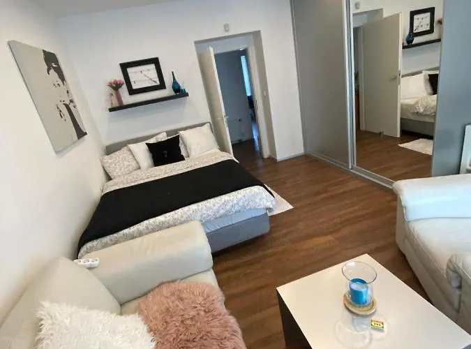 Apartament 2+kk, 50 M2 V Klidne Lokalite. 10 Min Od Centra Prahy.