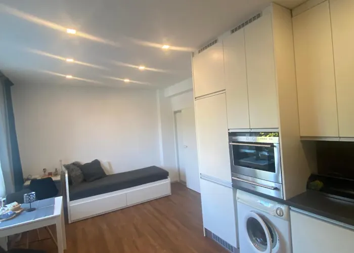 2+kk, 50 M2 V Klidne Lokalite. 10 Min Od Centra Prahy. * Praga