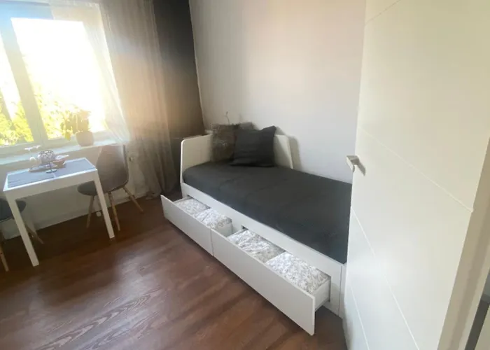 2+kk, 50 M2 V Klidne Lokalite. 10 Min Od Centra Prahy.