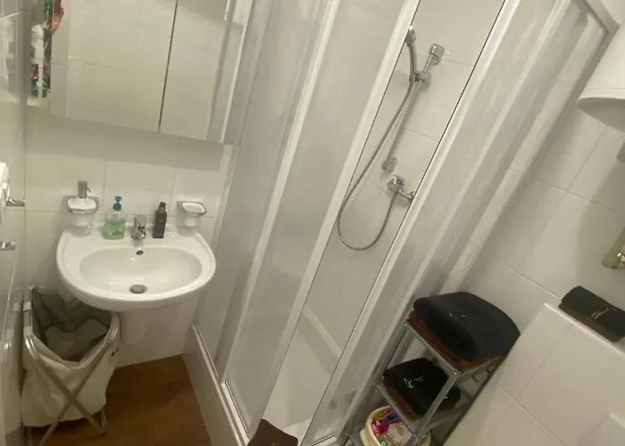 2+kk, 50 M2 V Klidne Lokalite. 10 Min Od Centra Prahy. *