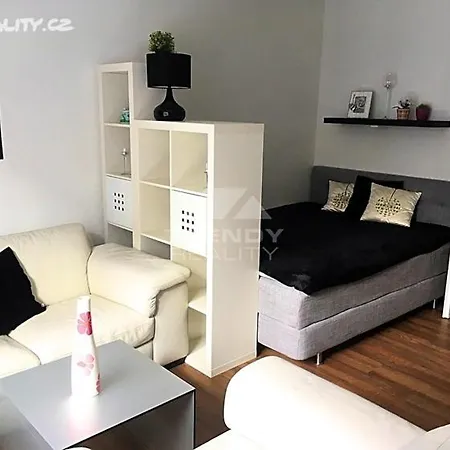 Apartman 2+kk, 50 M2 V Klidne Lokalite. 10 Min Od Centra Prahy. Apartment Prague