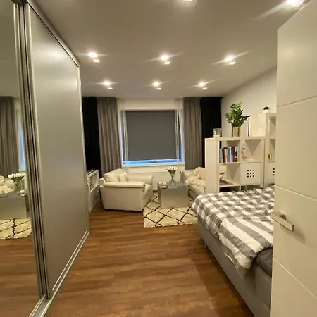 Apartman 2+kk, 50 M2 V Klidne Lokalite. 10 Min Od Centra Prahy.
