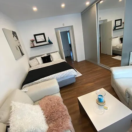 Apartment Apartman 2+kk, 50 M2 V Klidne Lokalite. 10 Min Od Centra Prahy.