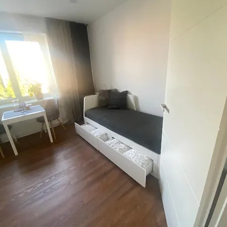 Apartman 2+kk, 50 M2 V Klidne Lokalite. 10 Min Od Centra Prahy.