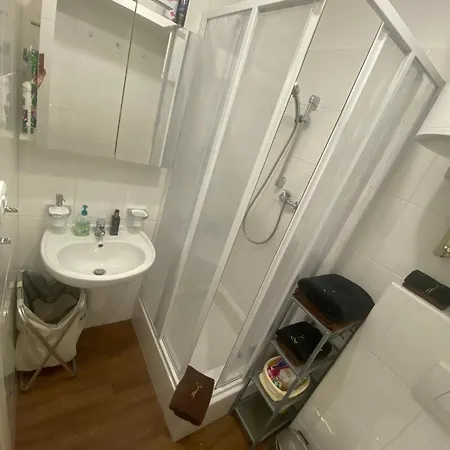 Apartman 2+kk, 50 M2 V Klidne Lokalite. 10 Min Od Centra Prahy. *